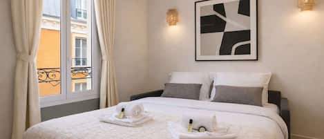 Iron/ironing board, WiFi, bed sheets