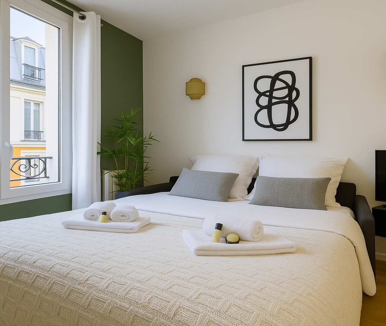 Iron/ironing board, travel crib, WiFi, bed sheets