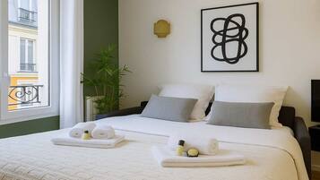 Fer et planche Ă repasser, lit parapluie, Wi-Fi, draps fournis