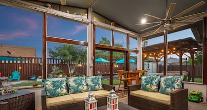 Spacious 3bdrm w/ hot tub 20 mins from DT Austin