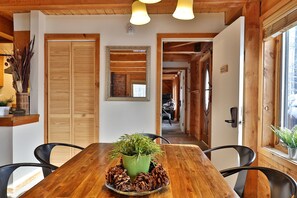 Cabin, Multiple Bedrooms | Dining