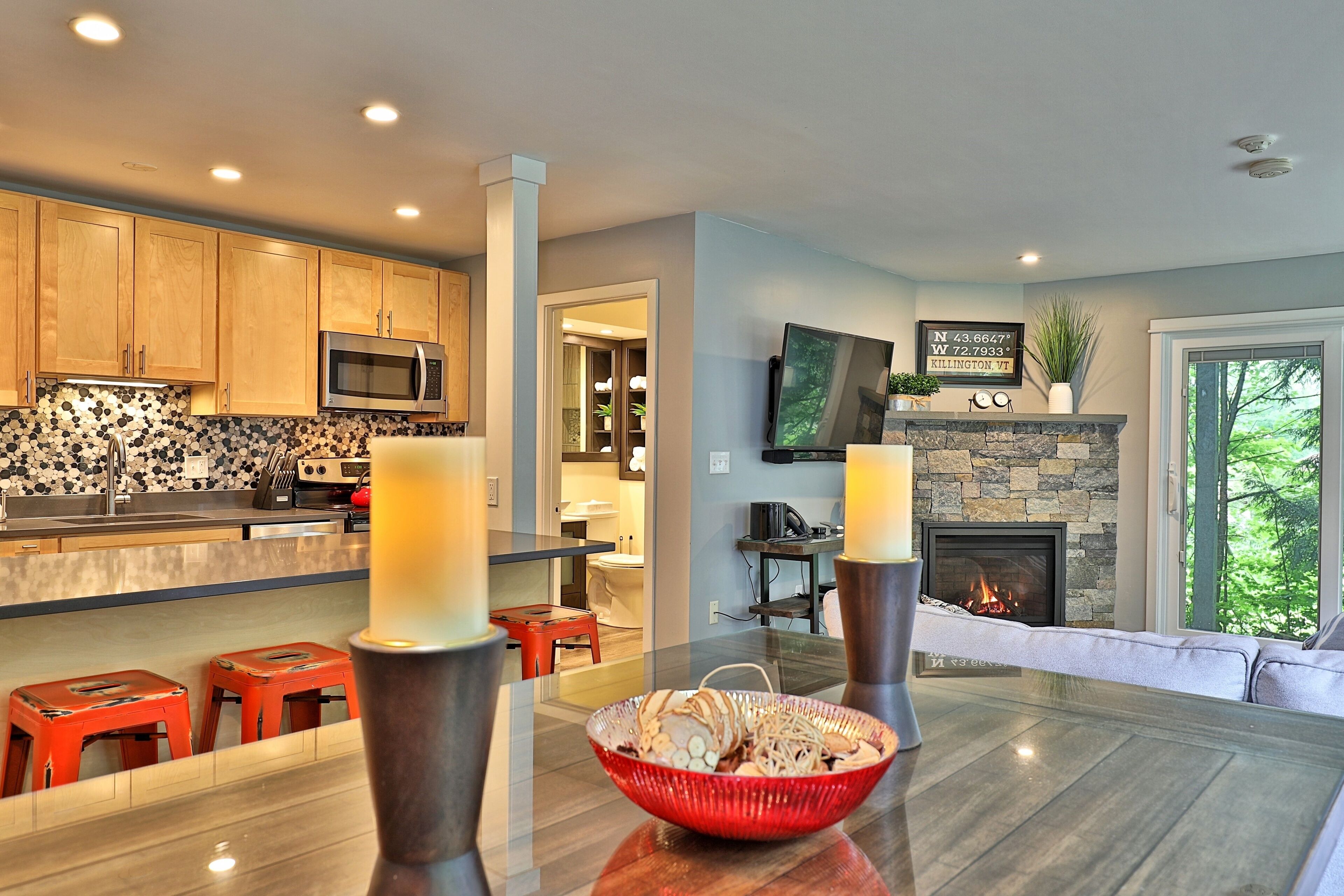 Condo, 2 Bedrooms | Dining