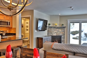 Condo, 2 Bedrooms | Living area