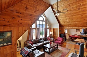 Chalet, 5 Bedrooms | Living area