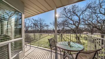 Condo, 2 Bedrooms | Property grounds