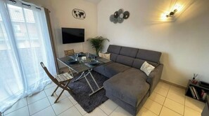 TV - Addis Ababa (Salon-de-Provence)