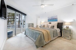 2 bedrooms, iron/ironing board, travel crib, free WiFi - Beachfront Escape Zenith - Ocean Views, Pool, Spa (Surfers Paradise)