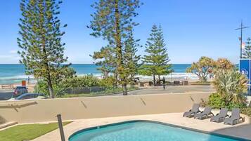 Een verwarmd zwembad