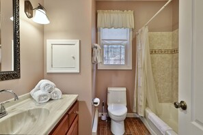 House, 3 Bedrooms | Bathroom | Towels - The Queens Croft V2 - Luxury Killington Ski Home. Newer. Better. Ski-ier. 3 Bedroom Home (Killington)