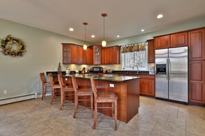 House, 3 Bedrooms | Private kitchen | Fridge, oven, coffee/tea maker, toaster - The Queens Croft V2 - Luxury Killington Ski Home. Newer. Better. Ski-ier. 3 Bedroom Home (Killington)