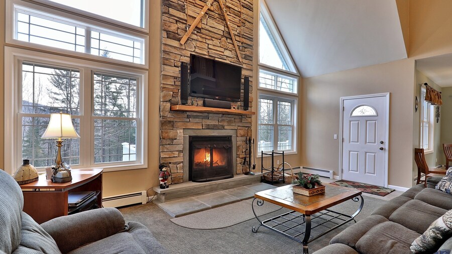 The Queens Croft V2 - Luxury Killington Ski Home. Newer. Better. Ski-ier. 3 Bedroom Home