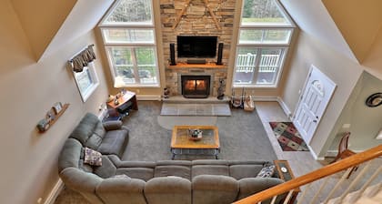 The Queens Croft V2 - Luxury Killington Ski Home. Newer. Better. Ski-ier. 3 Bedroom Home