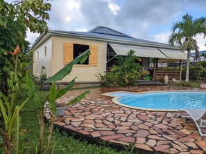 Outdoor pool - Villa Pamaj, swimming pool and mountain view in the heart of the island (Lamentin)
