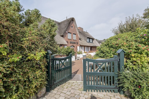 Exterior - Friesisch. Extravagant. Idyllisch. Ferienhaus Pidder Lüng 1 Objekt-id: Plk/01 (Kampen)