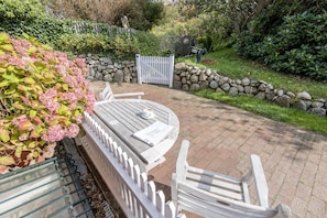 Terrace/patio - Friesisch. Extravagant. Idyllisch. Ferienhaus Pidder Lüng 1 Objekt-id: Plk/01 (Kampen)