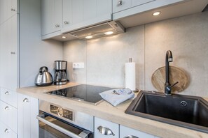 Kühlschrank, Ofen, Herdplatte, Geschirrspüler