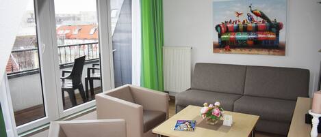 Een televisie, een dvd-speler en een stereo