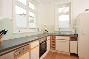 Kühlschrank, Ofen, Herdplatte, Geschirrspüler