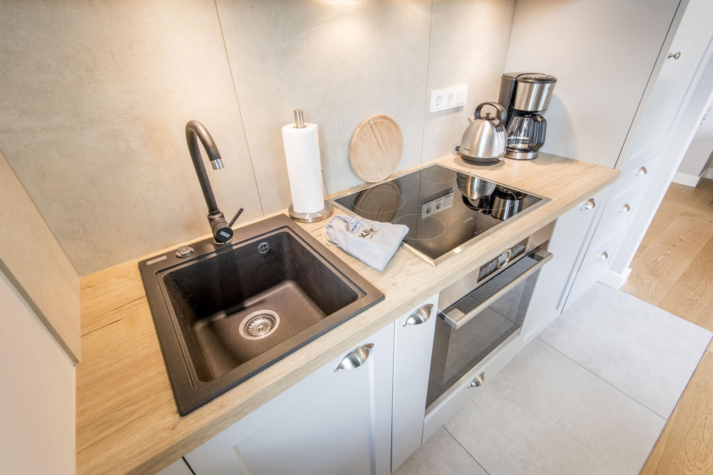 Fridge, oven, stovetop, dishwasher