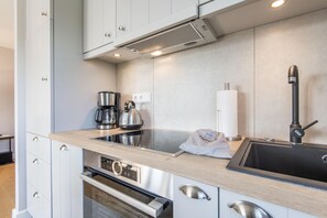 Kühlschrank, Ofen, Herdplatte, Geschirrspüler