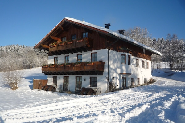 Ansicht Ferienhaus mit den Wohnungen Waldblick Wiesengrund und Rothbachblick