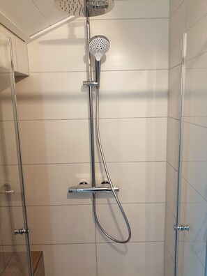 Dusche, Haartrockner, Seife