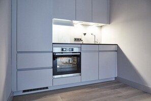 Kühlschrank, Ofen, Herdplatte, Geschirrspüler