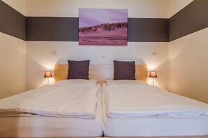 1 chambre, fer et planche à repasser, Wi-Fi gratuit, draps fournis