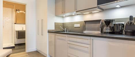 Fridge, stovetop, dishwasher, coffee/tea maker