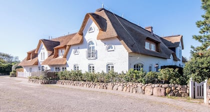 Stylisch. Sauna. Reetdach