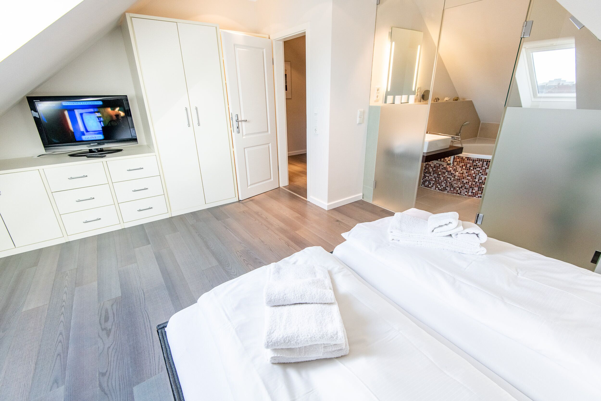 2 chambres, fer et planche à repasser, Wi-Fi gratuit, draps fournis