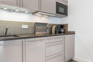 Kühlschrank, Herdplatte, Geschirrspüler