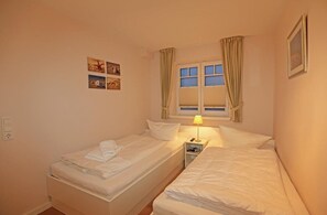 2 bedrooms, iron/ironing board, free WiFi, bed sheets