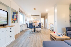 TV, DVD player - Close to the beach. Individual. Sunny. (Wenningstedt)