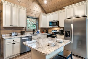 Refrigerador, microondas, horno y parrilla de estufa 