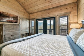 3 bedrooms, iron/ironing board, travel crib, WiFi