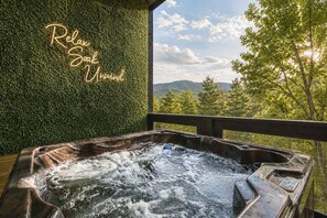 Outdoor spa tub - Summer Pools! Games, Hot Tub, Pickleball, Mtn View (Gatlinburg)