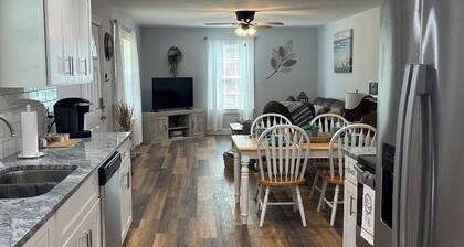 Cozy home/workspace minutes from Dalton and I-75