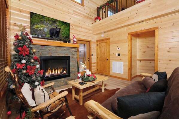 TV, fireplace, video games, DVD player - Chestnut Tower - Stunning mountain views, steamy hot tub, and a pool table! (Gatlinburg)