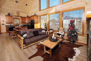 TV, fireplace, video games, DVD player - Chestnut Tower - Stunning mountain views, steamy hot tub, and a pool table! (Gatlinburg)