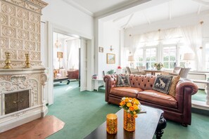 TV, fireplace, table football, ping pong