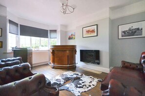 TV, fireplace, offices