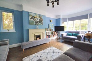 Téléviseur, foyer, bureau