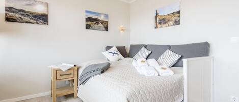 Free WiFi, bed sheets