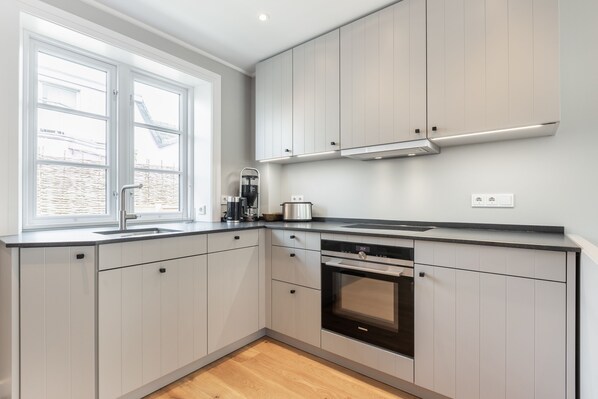 Fridge, oven, stovetop, dishwasher - Modern. Elegant. Nordisch. Objekt-id: Ghw/30b (Westerland)