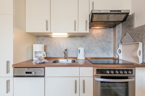 Refrigerador, horno, placa de cocina, lavavajillas