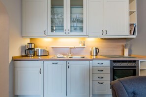 Fridge, oven, stovetop, coffee/tea maker - Modern. Gemütlich. Durchdacht (Westerland)