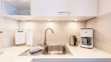 Macchina per tè/caffè, frigorifero, microonde, forno