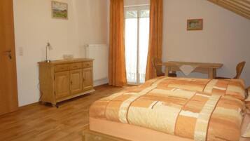 3 bedrooms, free WiFi, bed sheets, wheelchair access