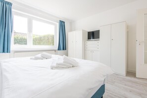1 habitación, tabla de planchar con plancha, wifi gratis y ropa de cama 